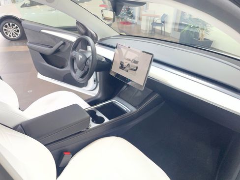 Used 2025 Tesla Model Y Performance image 27