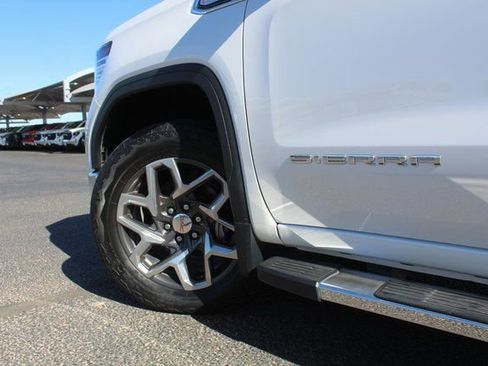 Used 2023 GMC Sierra 1500 SLT image 12