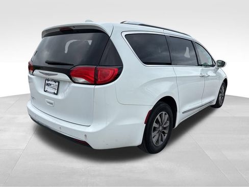 Used 2019 Chrysler Pacifica Touring-L Plus image 4