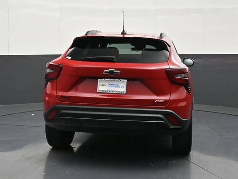 Used 2026 Chevrolet Trax RS w/ Sunroof Package FWD image 4
