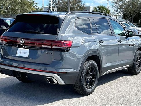 New 2026 Volkswagen Atlas Peak Edition image 5
