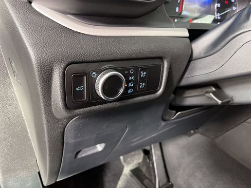 Used 2023 Ford Explorer XLT image 28