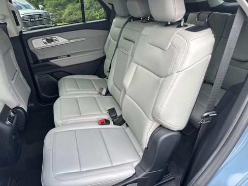 Used 2025 Ford Explorer Active w/ Active Comfort Package AWD/4WD image 19