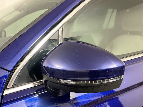 Used 2022 Volkswagen Tiguan SE FWD image 12