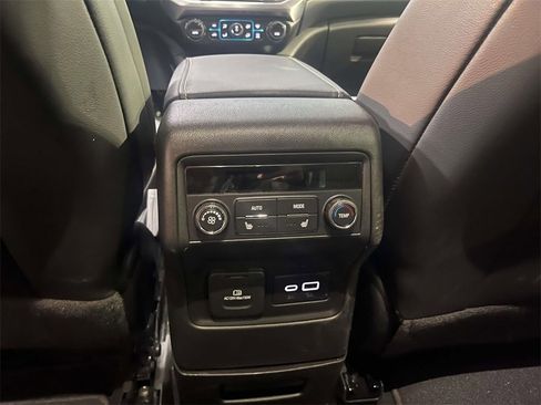Used 2023 GMC Acadia SLT w/ Preferred Package image 15