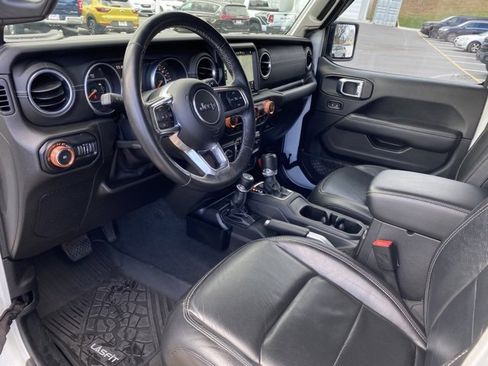 Used 2018 Jeep Wrangler Unlimited Sahara w/ Quick Order Package 24M Moab image 12