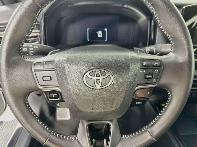 Used 2025 Toyota Camry SE FWD image 18