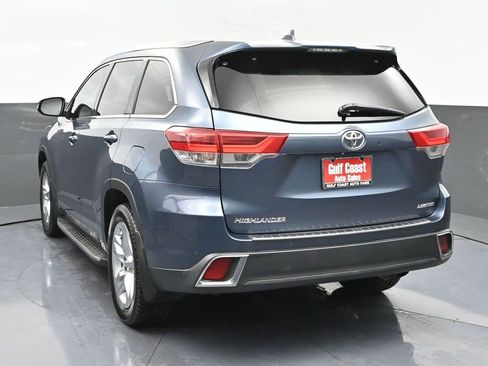 Certified 2019 Toyota Highlander Limited Platinum image 4