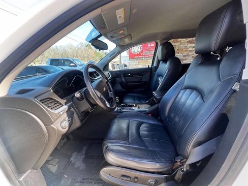 Used 2016 Chevrolet Traverse LT w/ Style and Technology Package FWD image 15