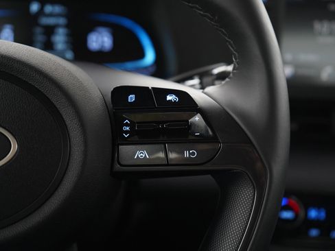 Certified 2025 Hyundai Elantra Sport image 25