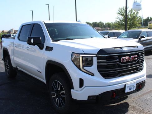 Used 2022 GMC Sierra 1500 AT4 w/ AT4 Premium Package AWD/4WD image 8