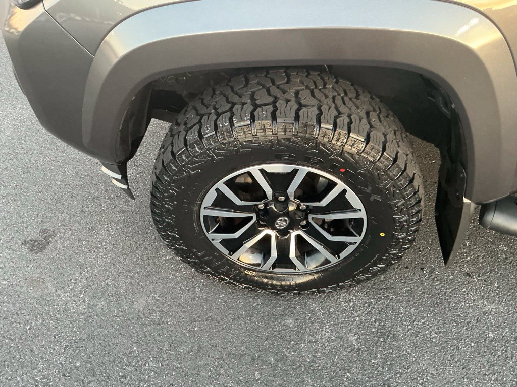 Certified 2022 Toyota Tacoma TRD Sport AWD/4WD image 12