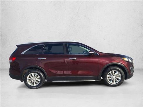 Used 2016 Kia Sorento LX w/ LX Convenience Package image 4