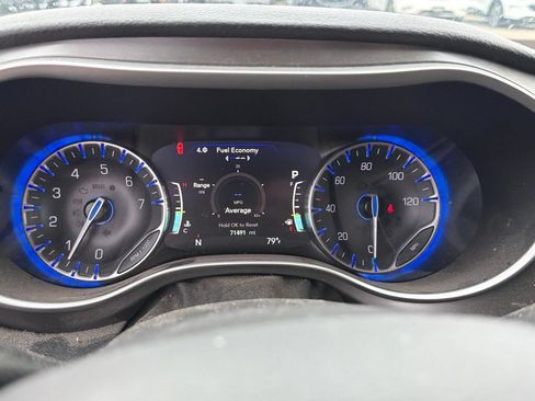 Used 2022 Chrysler Pacifica Touring-L AWD/4WD image 12