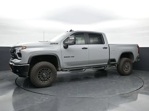 Used 2025 Chevrolet Silverado 2500 ZR2 w/ Technology Package AWD/4WD image 6