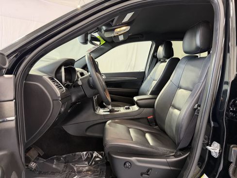 Used 2018 Jeep Grand Cherokee Limited AWD/4WD image 9