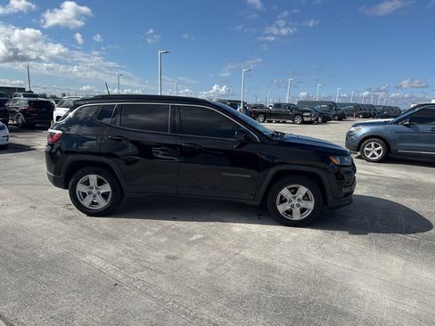 Used 2022 Jeep Compass Latitude image 4