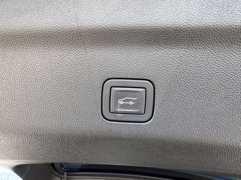 Used 2024 Chevrolet Suburban High Country w/ Advanced Technology Package image 36