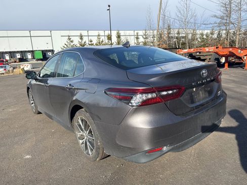 Used 2021 Toyota Camry XLE image 7