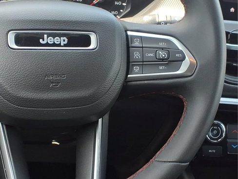 Used 2025 Jeep Compass Trailhawk AWD/4WD image 11