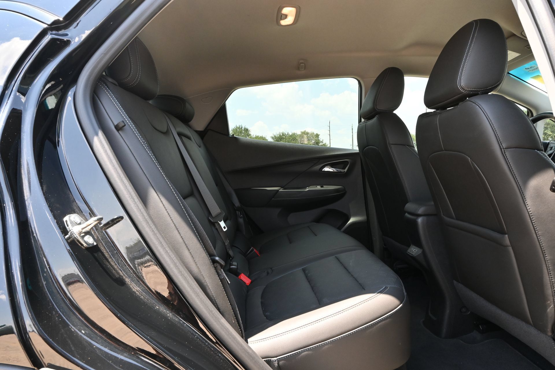 Used 2023 Chevrolet Bolt LT w/ Infotainment Package FWD image 24