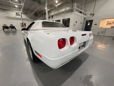 Used 1991 Chevrolet Corvette Convertible RWD image 39