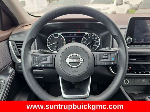 Used 2023 Nissan Rogue SV image 16