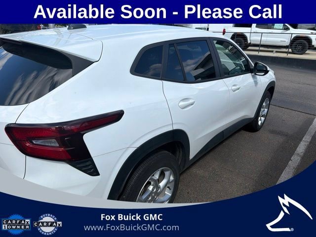 Used 2024 Chevrolet Trax LS w/ LS Convenience Package FWD image 4