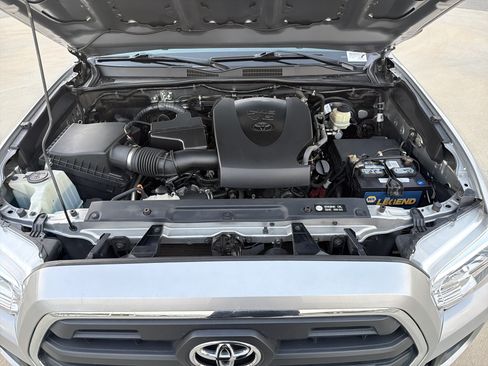 Used 2017 Toyota Tacoma SR5 w/ Tow Package AWD/4WD image 32