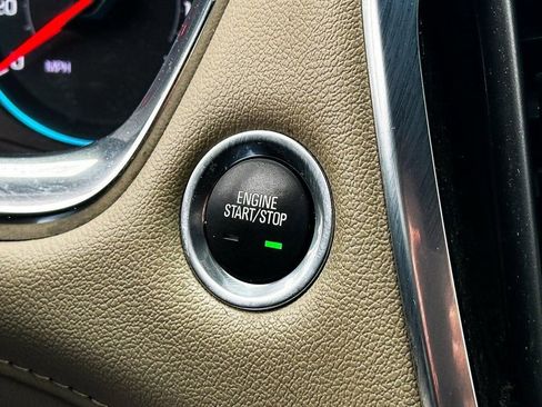 Used 2022 Chevrolet Traverse LT w/ LT Premium Package image 21