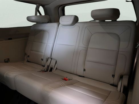 Used 2021 Lincoln Navigator L Reserve w/ Luxury Package AWD/4WD image 18