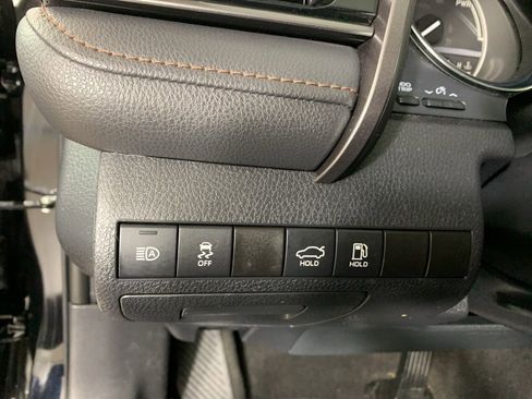 Used 2020 Toyota Camry XLE FWD image 18