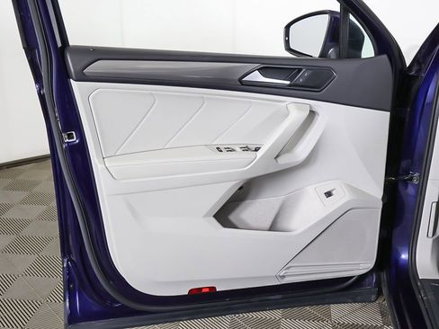 Used 2024 Volkswagen Tiguan SE image 24