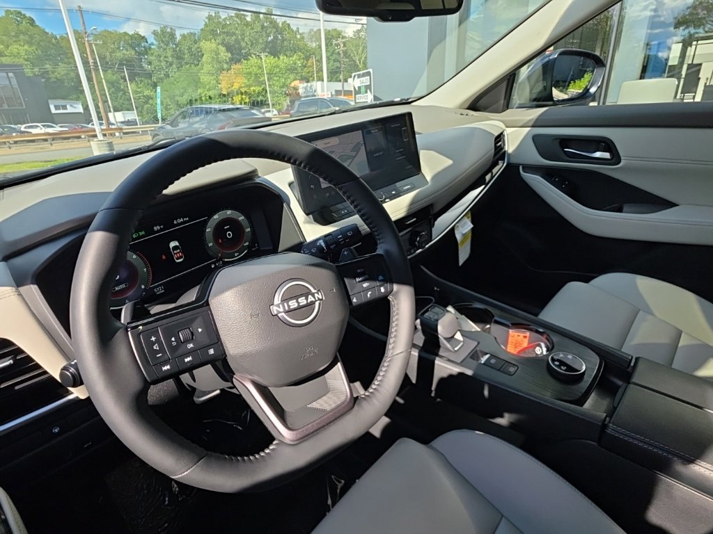 Certified 2025 Nissan Rogue SL AWD/4WD image 16
