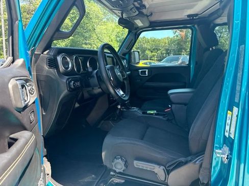 Used 2019 Jeep Wrangler Unlimited Sahara w/ Cold Weather Group AWD/4WD image 15