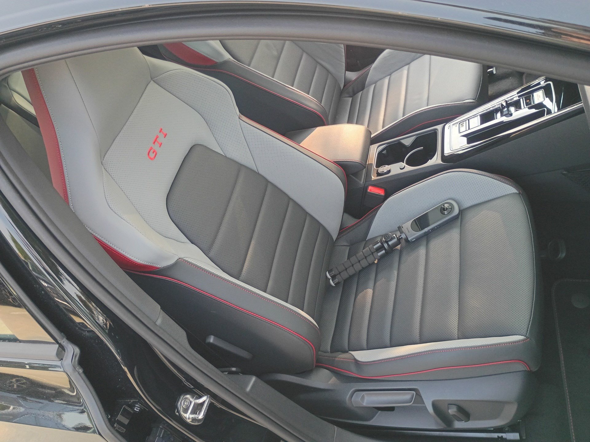 New 2026 Volkswagen GTI SE FWD image 27