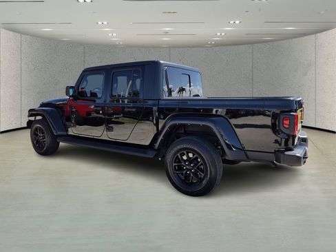 Used 2022 Jeep Gladiator Sport image 5