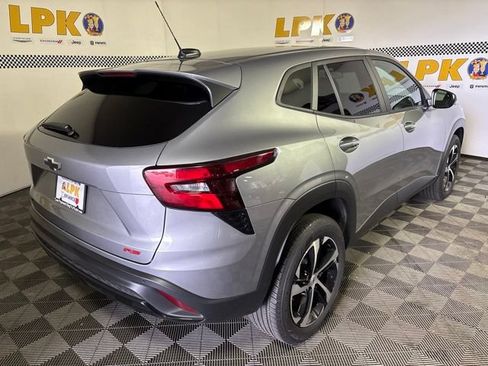 Used 2025 Chevrolet Trax RS w/ Driver Confidence Package FWD image 3