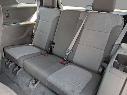 Used 2023 Chevrolet Traverse LT FWD image 33