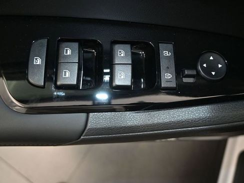 Used 2025 Kia Sportage SX FWD image 12