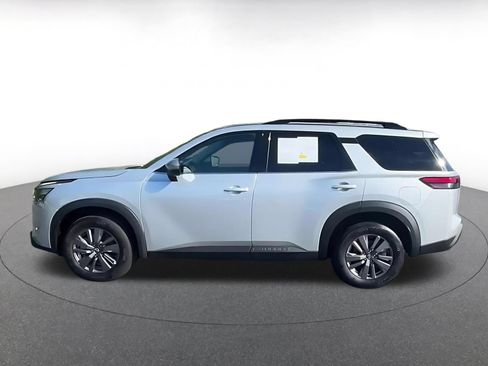 Used 2025 Nissan Pathfinder SV FWD image 4