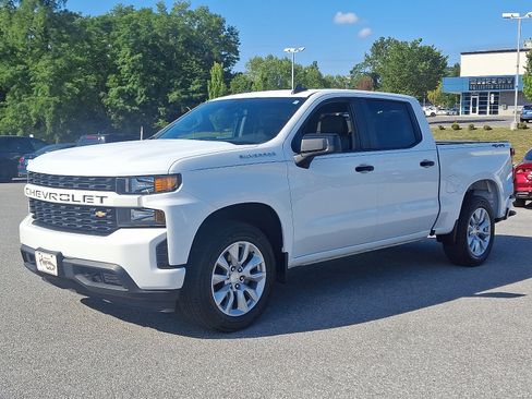 Used 2022 Chevrolet Silverado 1500 Custom w/ Safety Confidence Package image 3