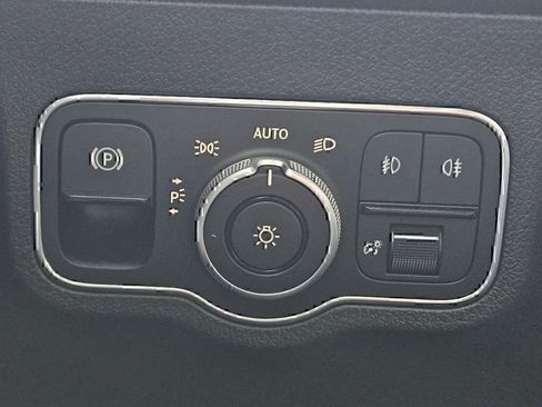 Certified 2024 Mercedes-Benz GLB 250 4MATIC image 22
