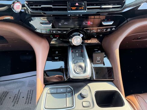 Used 2023 Acura MDX SH-AWD w/ Technology Package image 21