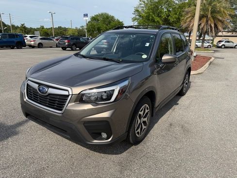 Used 2021 Subaru Forester Premium AWD/4WD image 12