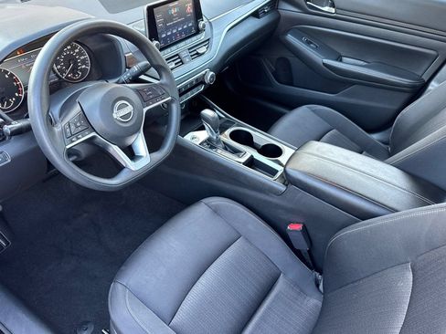 Used 2024 Nissan Altima 2.5 SV FWD image 14