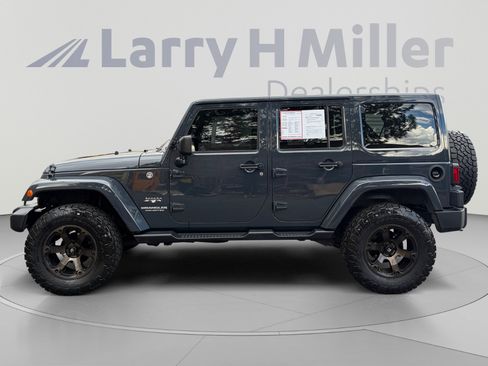 Used 2017 Jeep Wrangler Unlimited Sahara w/ Max Tow Package AWD/4WD image 2