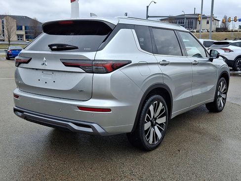 Used 2025 Mitsubishi Outlander AWD image 6