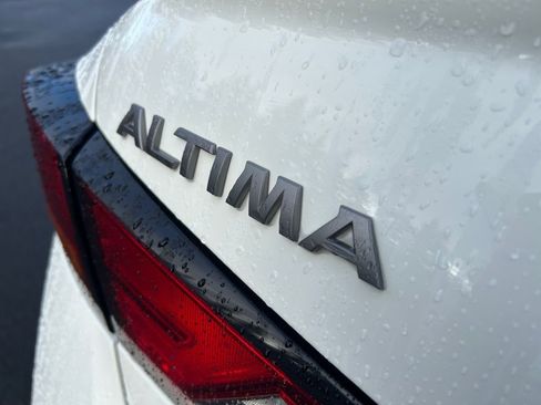 Used 2025 Nissan Altima 2.5 SV image 32