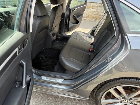 Used 2017 Volkswagen Passat 1.8T R-Line FWD image 17